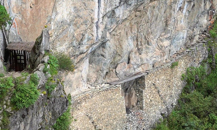 Inca bridge Machu Picchu