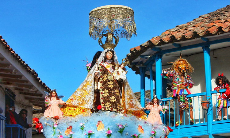 virgen-del-carmen-paucartambo-cusco-peru